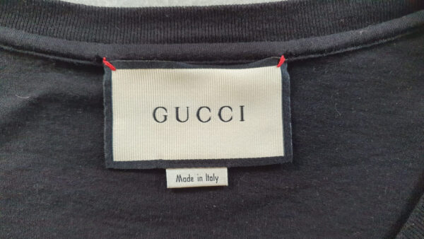 pre loved gucci logo t-shirt in black